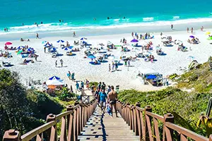 Arraial do Cabo com Passeio de Escuna e Almoço